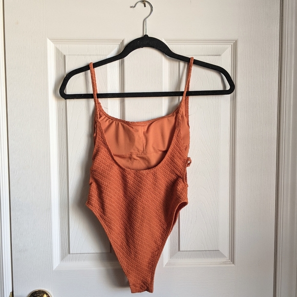 Textured One Piece Swimsuit - Picture 2 of 4